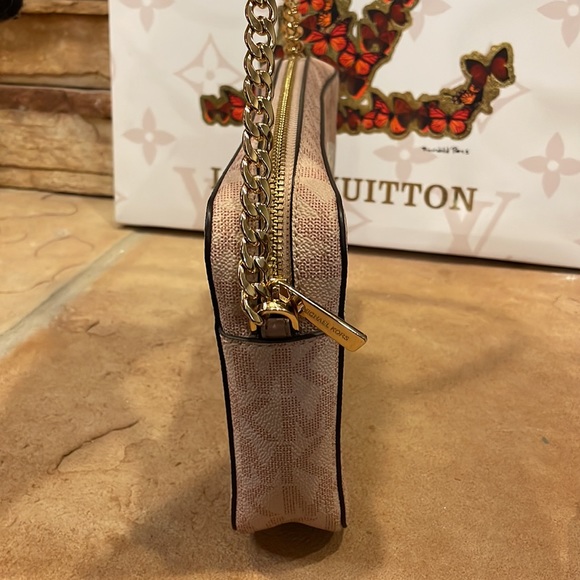 Michael Kors Pink Jet Set Crossbody - Picture 5 of 8